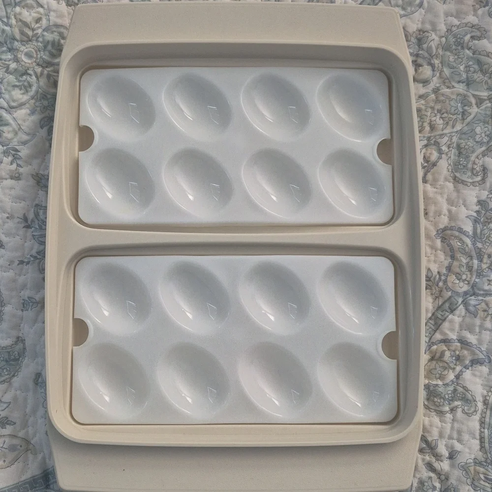 Tupperware Egg Holder Very Nice Condition,  Clean.  Vintage. Cream Color.